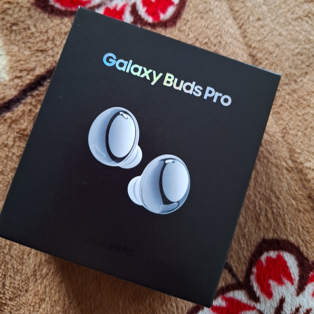 Samsung Gakaxy Buds Pro - White/Silver